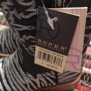 Roper size 5 infants zebra striped boots.